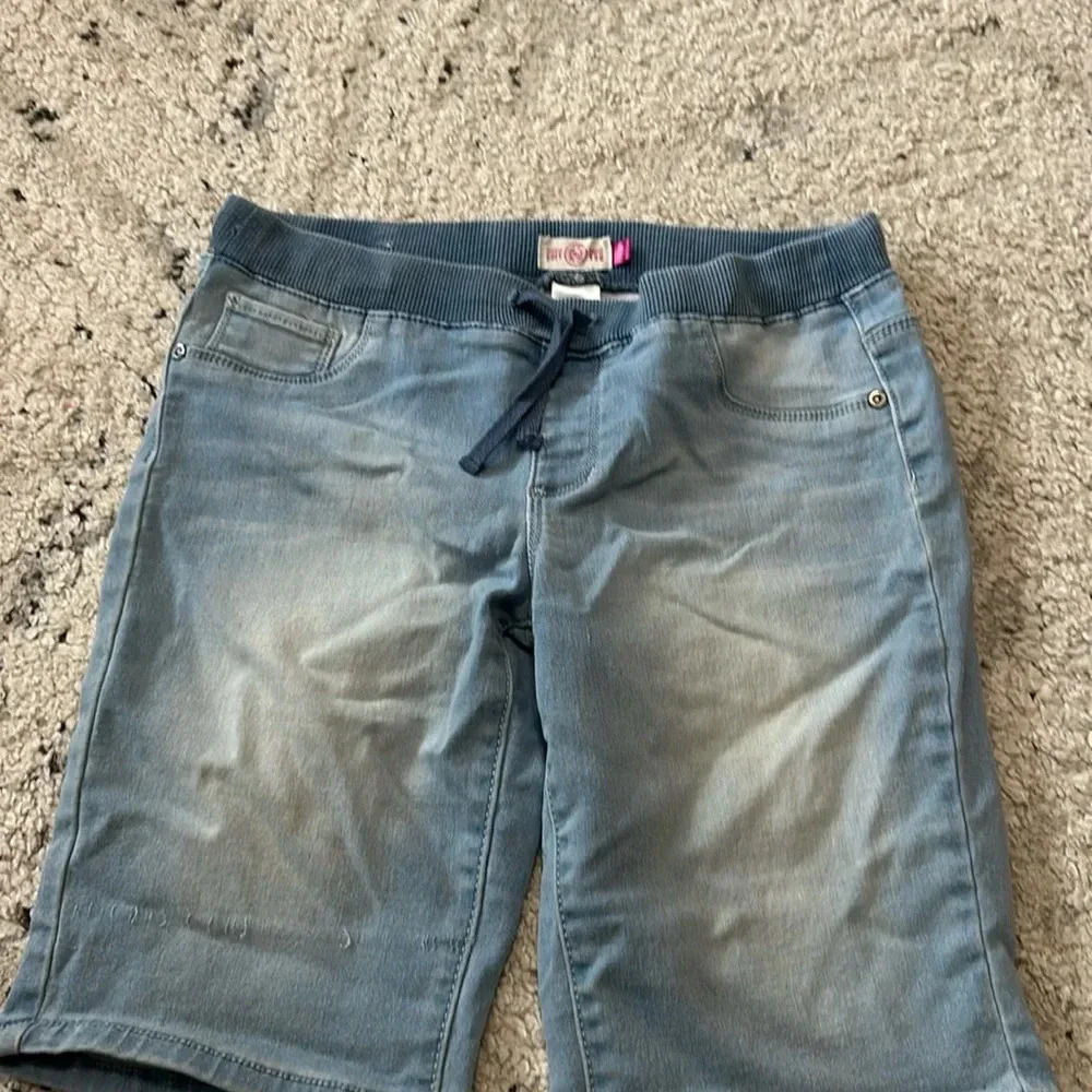 SO Denim Bermuda Length Shorts.  adjustable waist (drawstring) Size 16